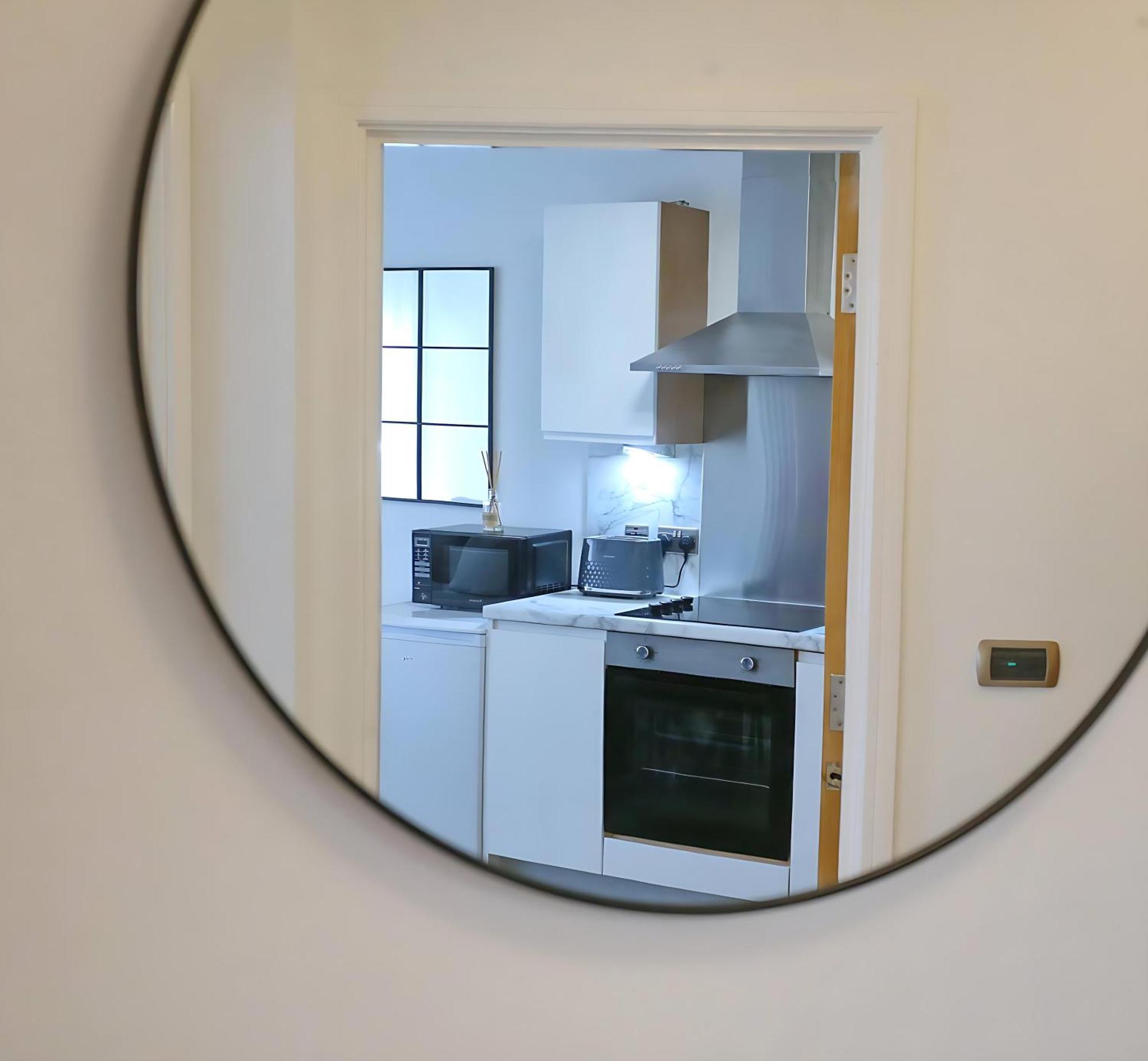 Apartment New Refurb Mins From Coop Man Park For Free Pass The Keys